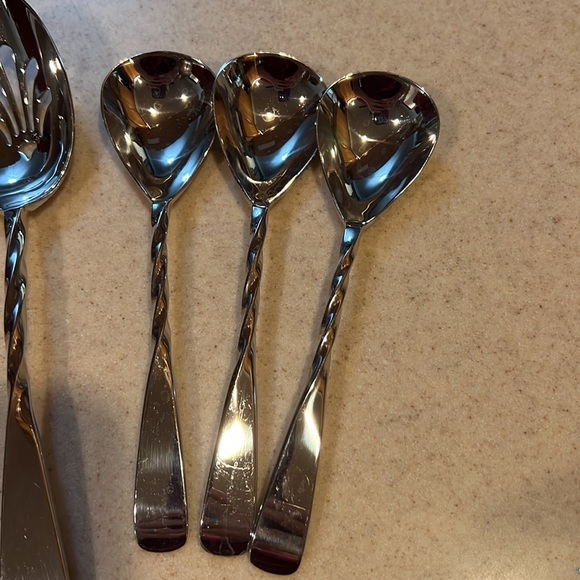 65 piece set 13 place settings, 5 Piece Gorham Aura Twist Place settings plus - Picture 6 of 8